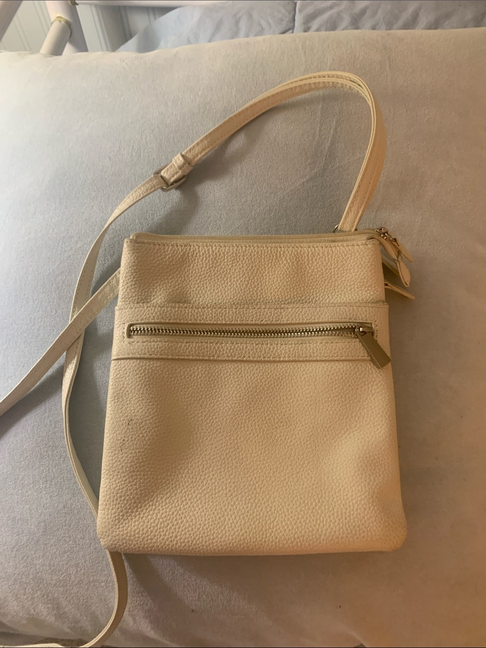 Gianni Bini white leather Pebbled Crossbody with Front Zip